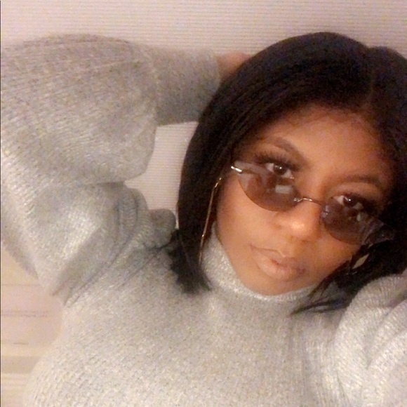 Meet your Posher, Joi - Picture 2 of 2